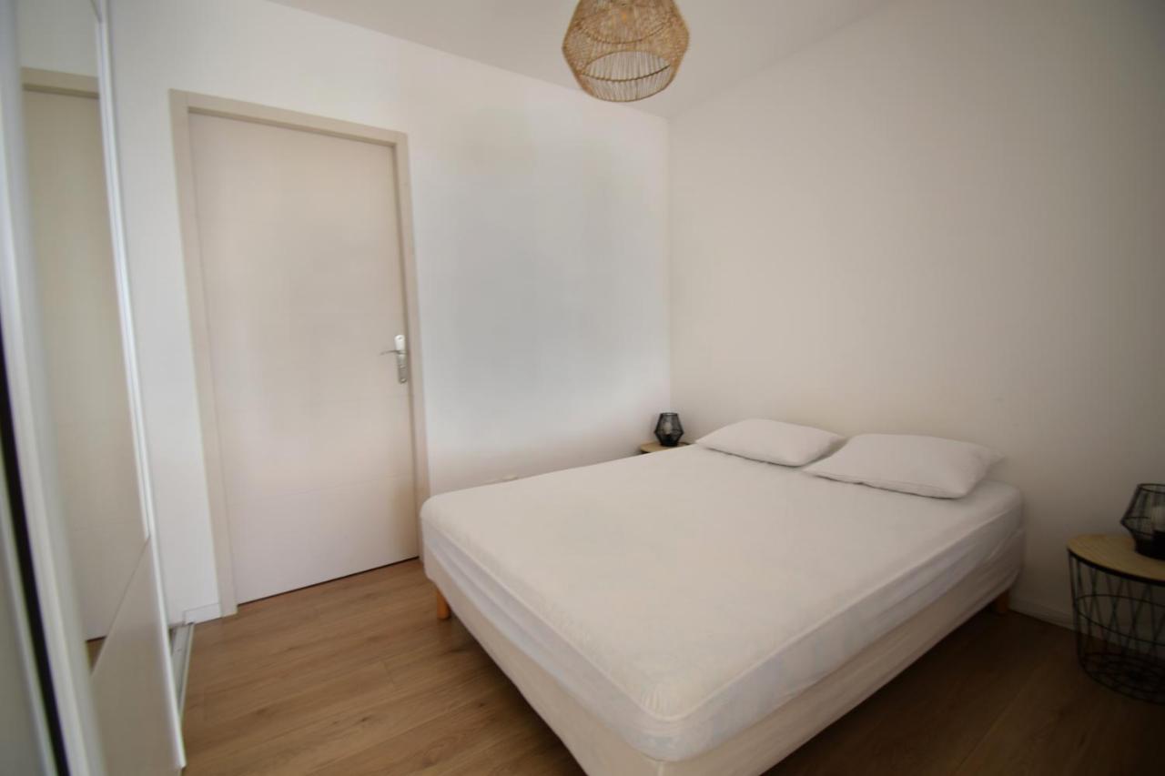 Appartement Cosy A 50 M De La Plage Et Du Port Meze Exterior photo